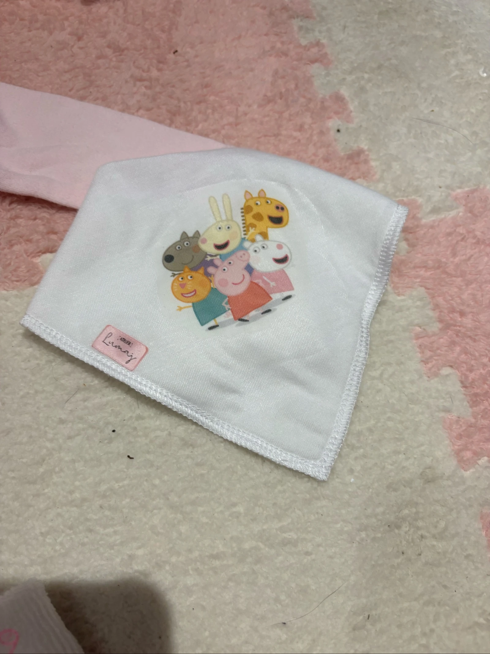 Ensemble bébé – Body + bavoir + attache tétine + bandeau + chaussettes – photo 6